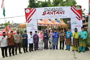 Menghadiri Sekaligus Membuka Bazaar
